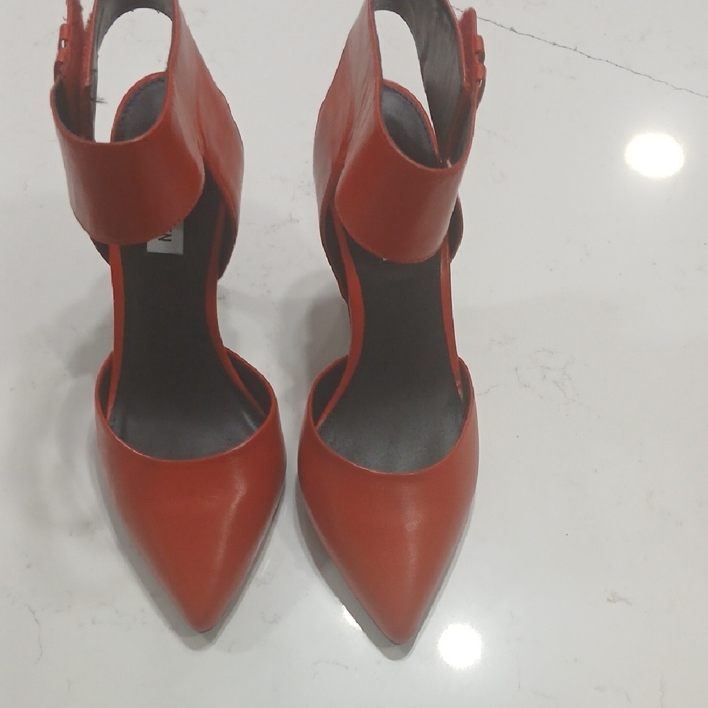 Steve Madden Red Ankle Strap Heels Sz8M Leather Upper Gentle Used - Picture 8 of 12